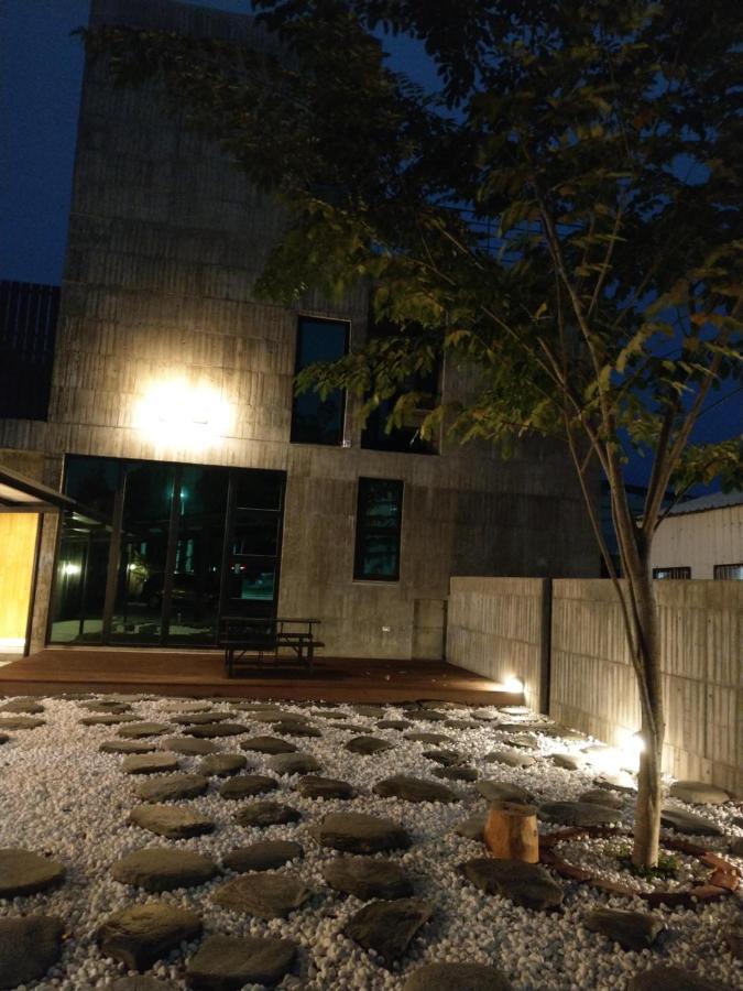 350 Lodge T'ai-tung Exterior foto