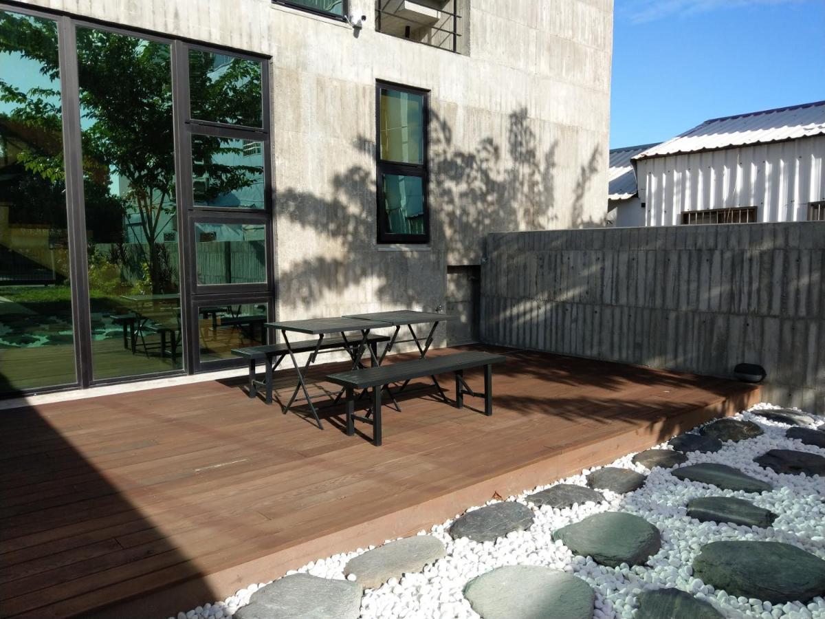 350 Lodge T'ai-tung Exterior foto